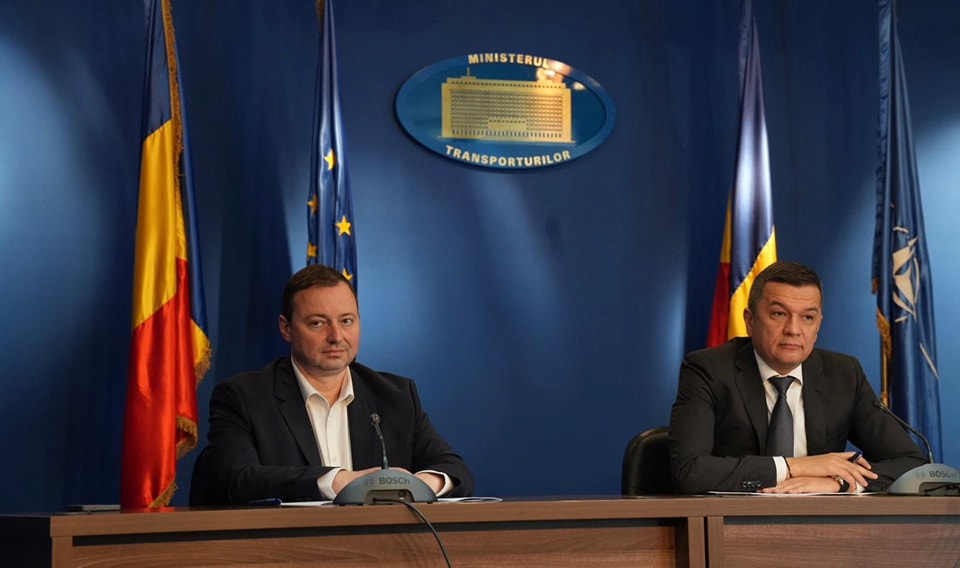 Autostrada Sibiu-Pitești: Turnarea betonului rutier finalizată în prima galerie a tunelului Momaia