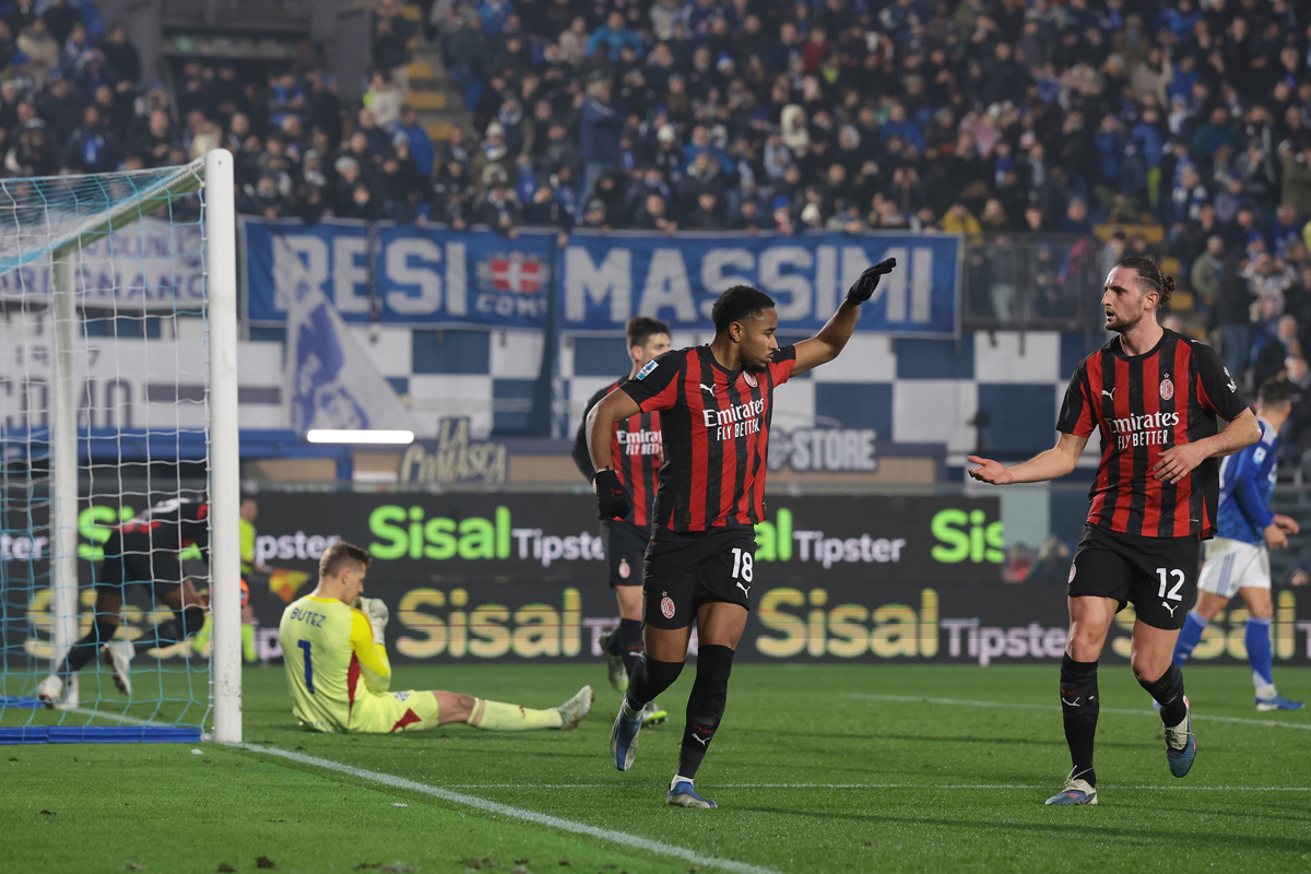 AC Milan nu lasă echipa lui Chivu, Inter, să se desprindă în Serie A. Victorie clară la Bologna