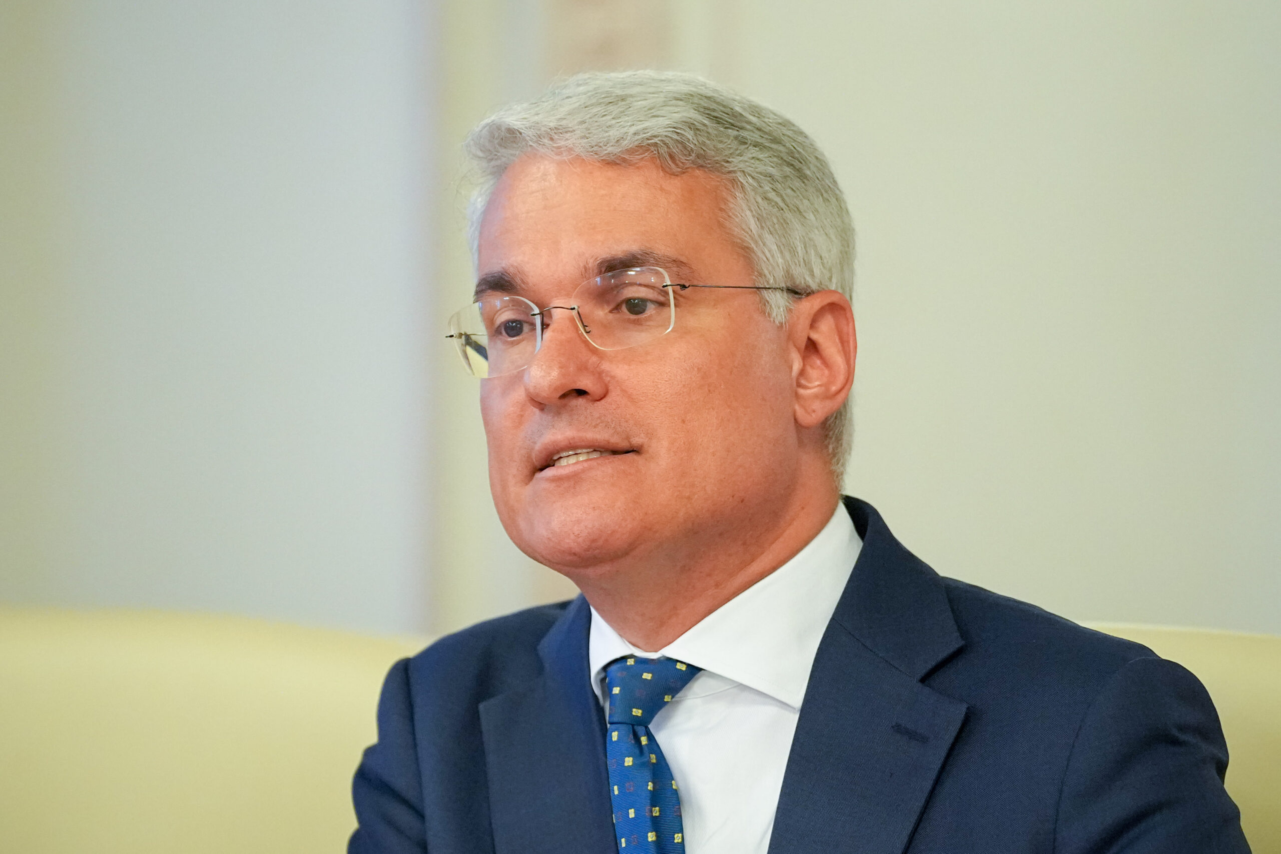 Dragoș Pîslaru lansează un atac dur la adresa „băieților deștepți” din politică și îl apără pe Ilie Bolojan