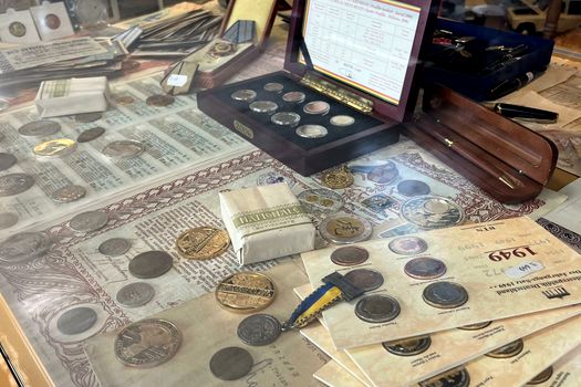 Liquid Money deschide un nou magazin în centrul Sibiului – locul unde obiectele prind viață și poveștile tale chiar contează!