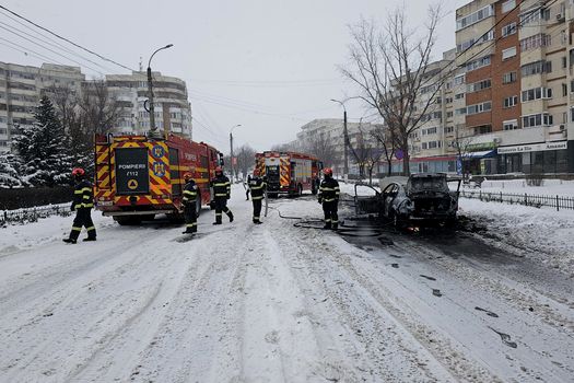 Mașină mistuită de flăcări pe o șosea din Giurgiu