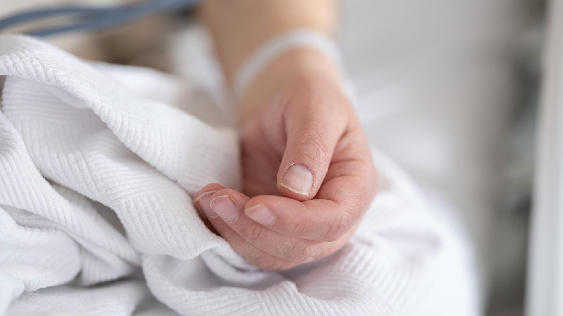 Tânără desfigurată într-un SPA al unui hotel din Brașov. Dosarul trimis în judecată după 4 ani