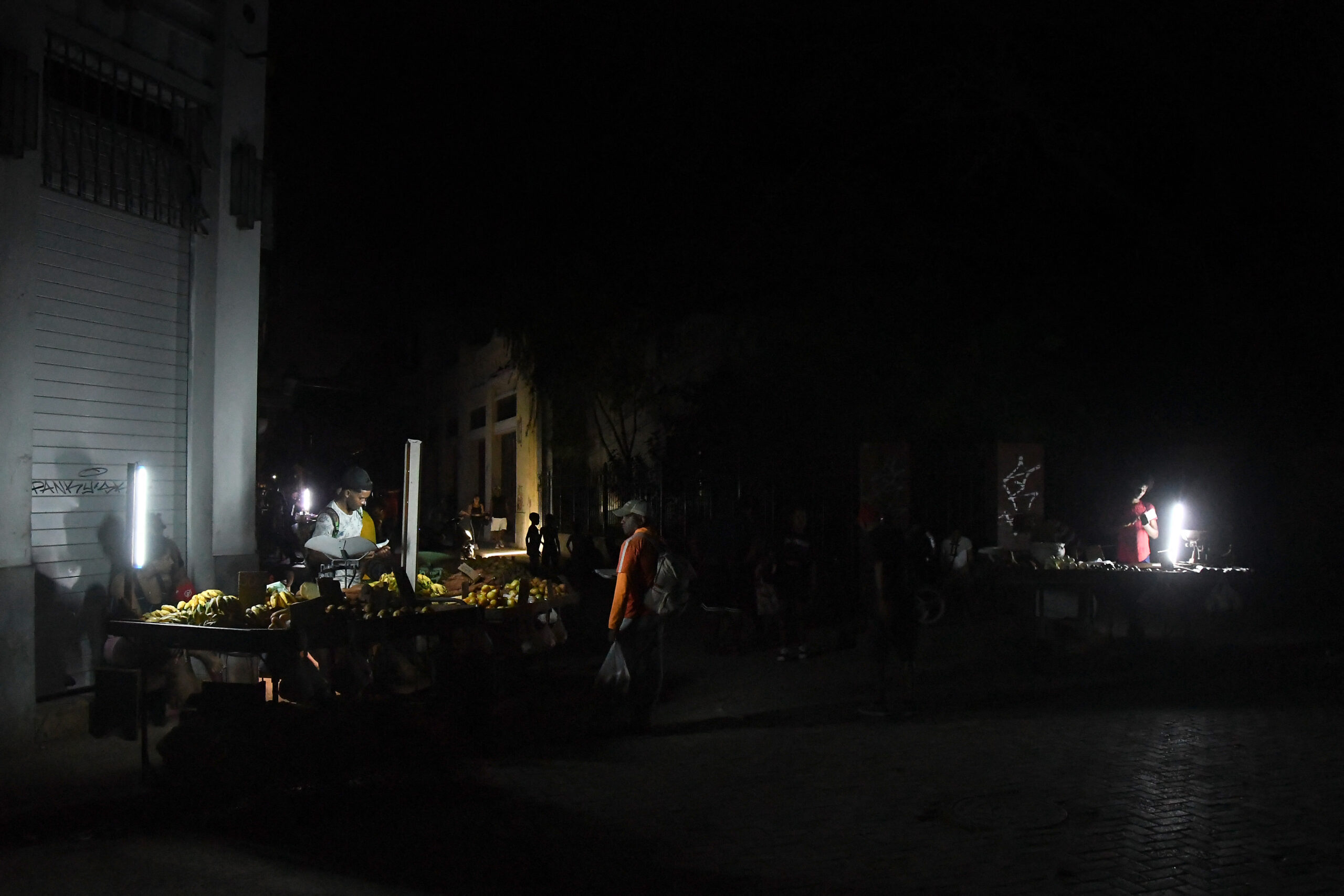 Cuba, din nou în întuneric. A șaptea pană totală de curent în 18 luni lasă 10 milioane fără lumină