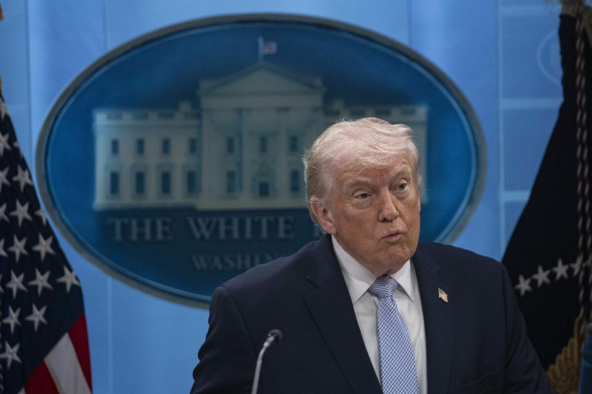 Cina Corespondenților / Martor ocular spune că un bărbat înarmat se afla în afara zonei de securitate când s-au auzit împușcăturile