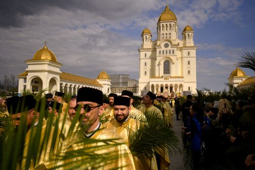 Mii de credincioși au participat la Pelerinajul de Florii din București | GALERIE FOTO