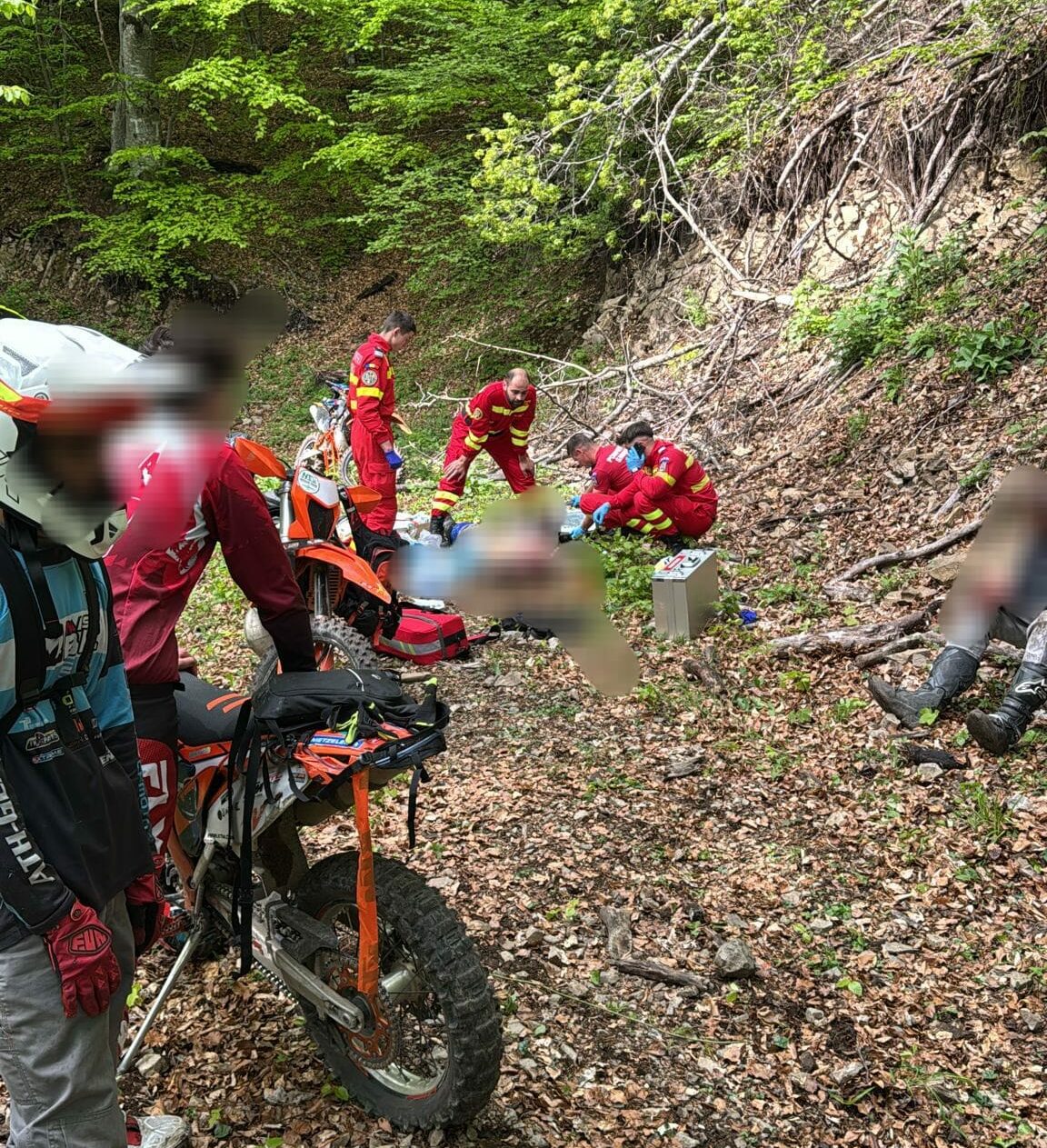 Bistrița-Năsăud: Tânăr de 19 ani, mort după ce a căzut cu motocicleta într-o prăpastie