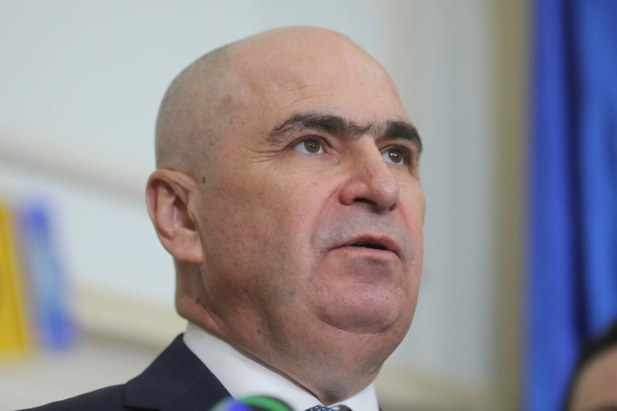 Bolojan, despre profesori: „Oamenii ăștia merită respectul” / „E un element important să ne respectăm părinții”