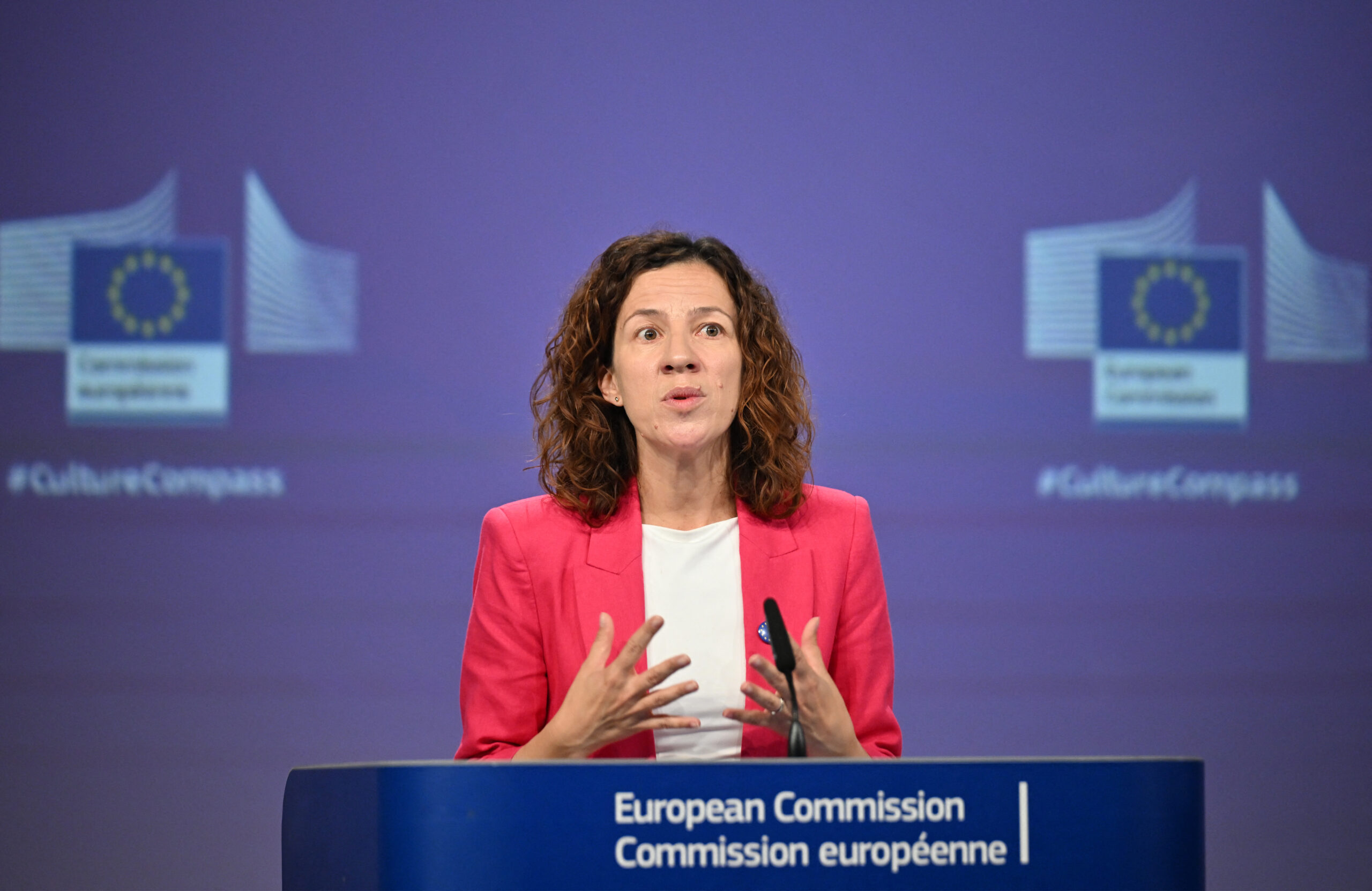Comisia Europeană prezintă prima sa strategie de combatere a sărăciei. Roxana Mînzatu: „Urgența este economică și socială”