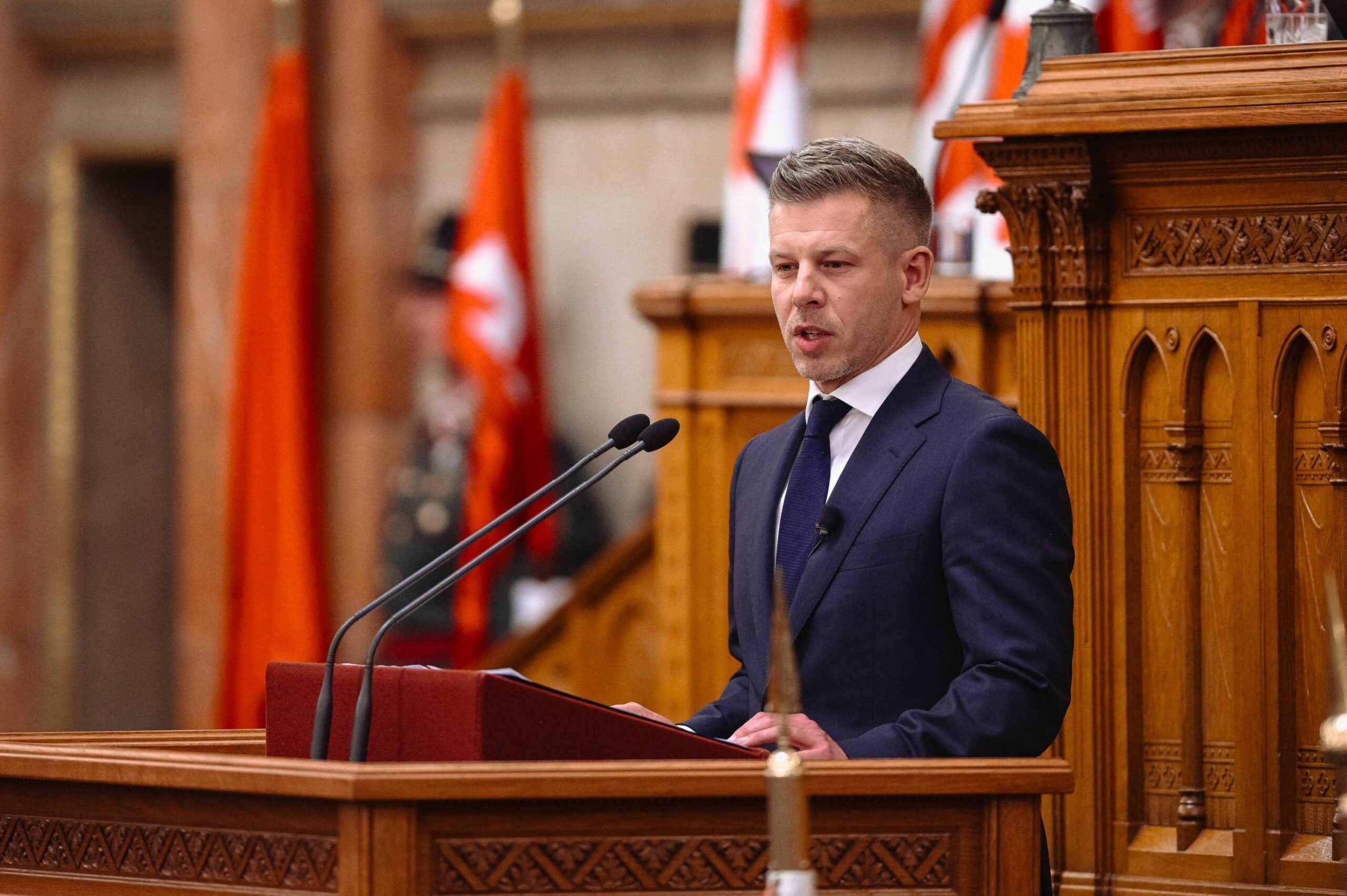„Este timpul să pleci cu demnitate”. Noul premier al Ungariei îi cere președintelui țării să demisioneze
