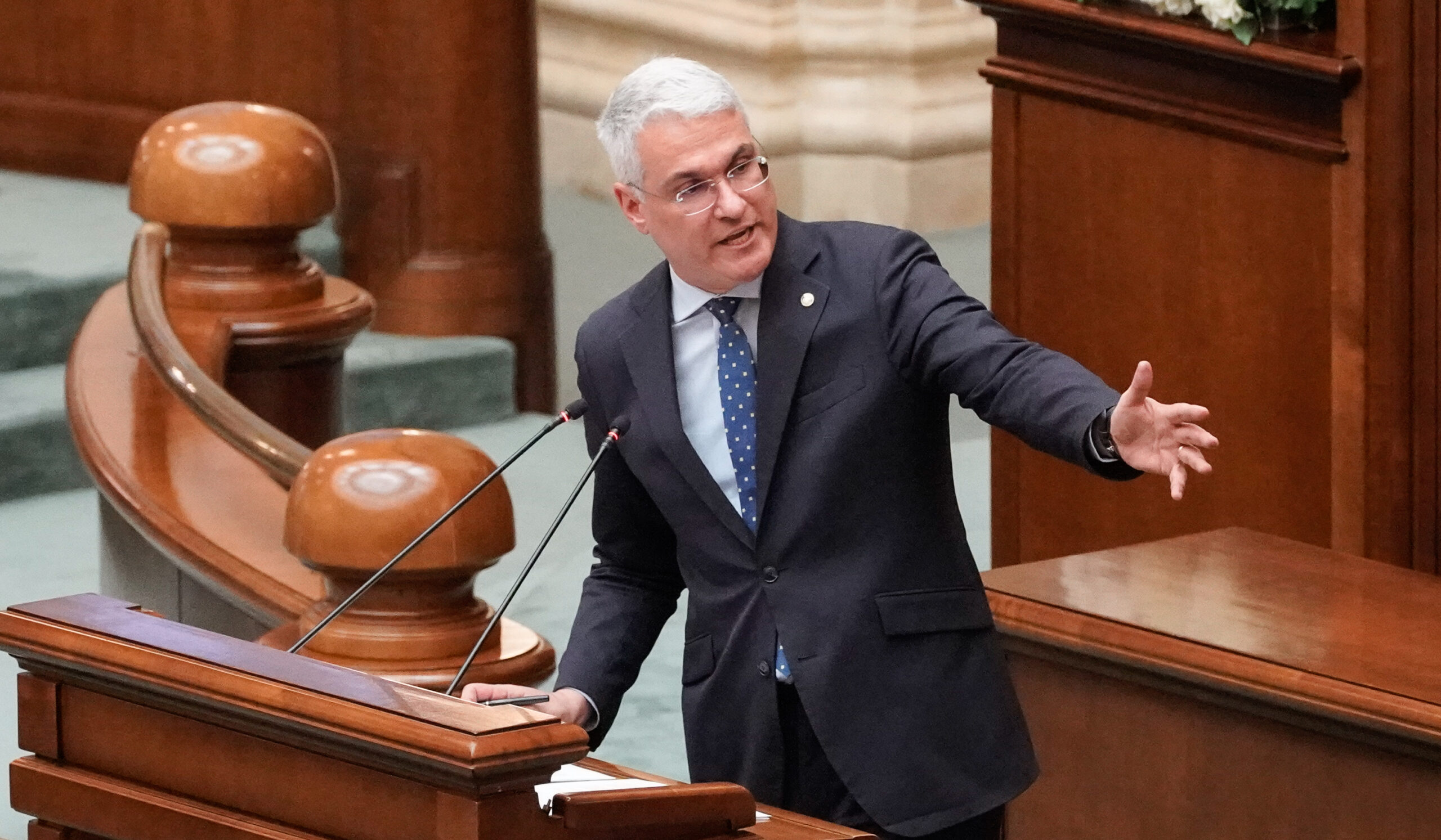 Noua lege a salarizării bugetarilor: grilă cu 12 grade, sporuri plafonate. Peste 500.000 de bugetari ar urma să primească diferențe compensatorii