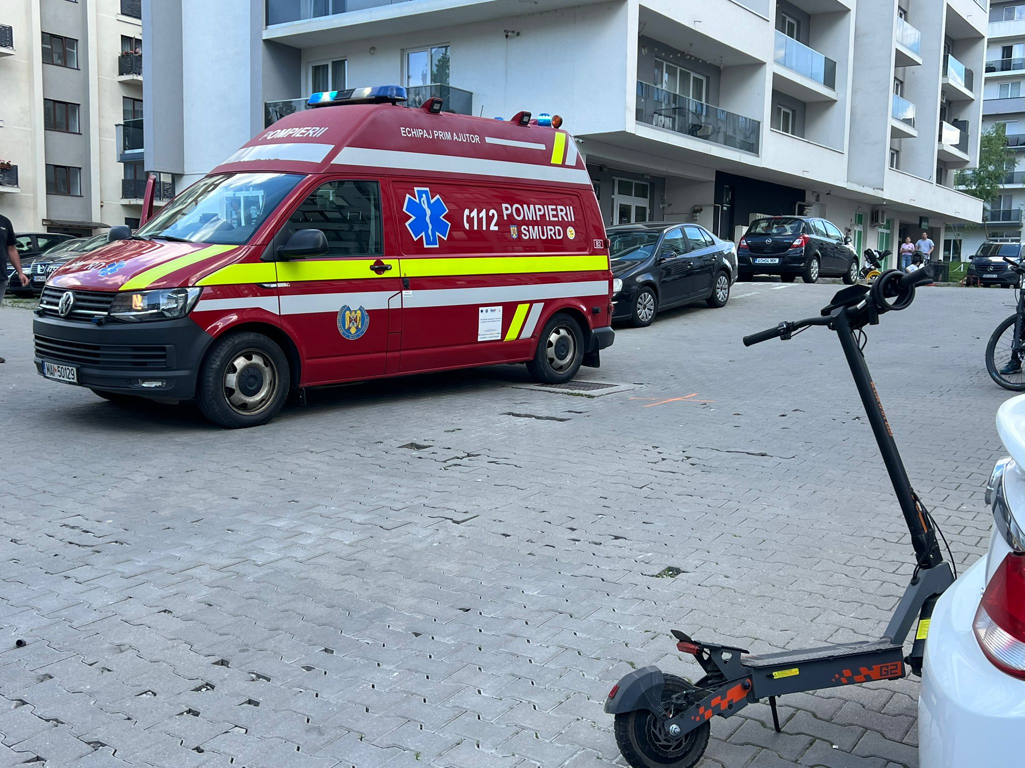O fată de 10 ani a fost lovită de o trotinetă electrică în județul Sibiu. Minora a fost transportată la spital