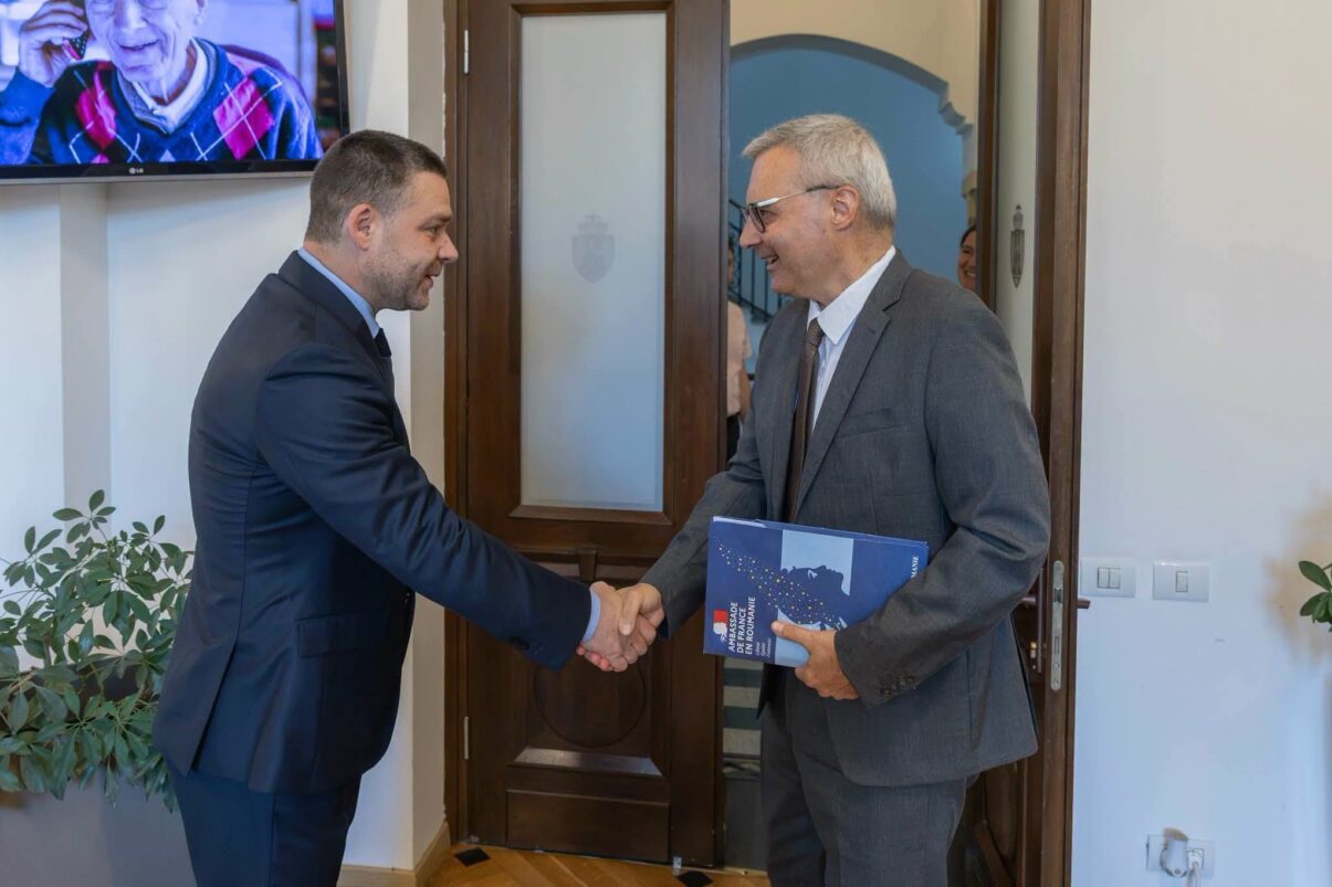 Ciucu vrea să-și trimită funcționarii la Paris ca să învețe din modelul francez