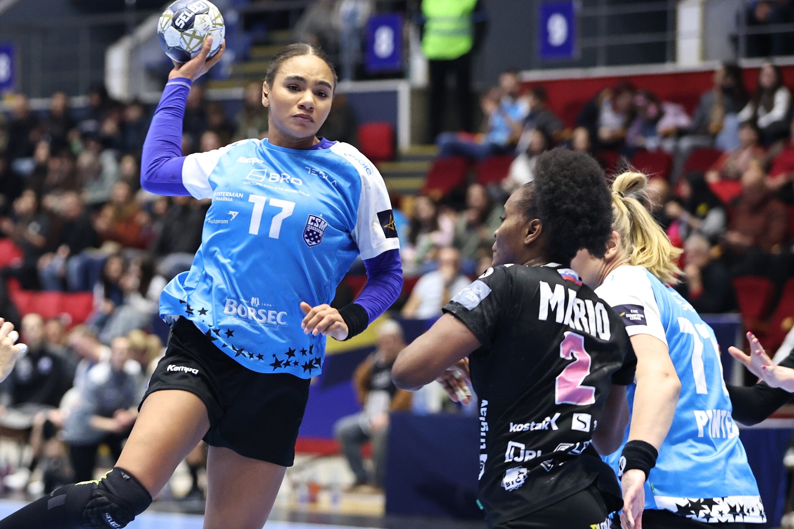 E pauză în finala mică a Final Four-ului Champions League la handbal feminin. CSM București – Brest Bretagne: 15-13