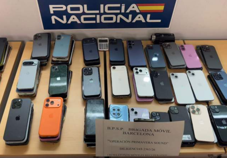 Român prins cu 139 de telefoane furate în timpul unui festival din Barcelona. Dispozitivele valorau 150.000 de euro