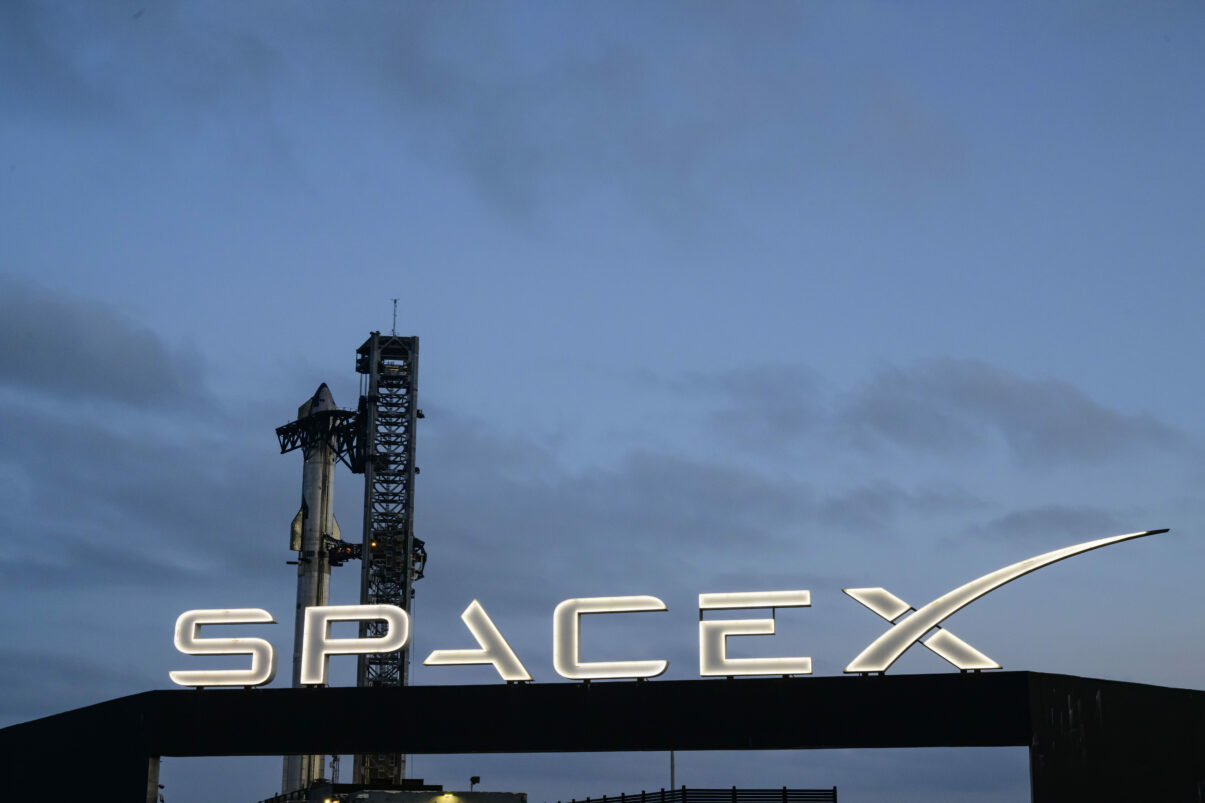 SpaceX se listează după regulile lui Elon Musk: miliardarul a stabilit singur prețul acțiunilor