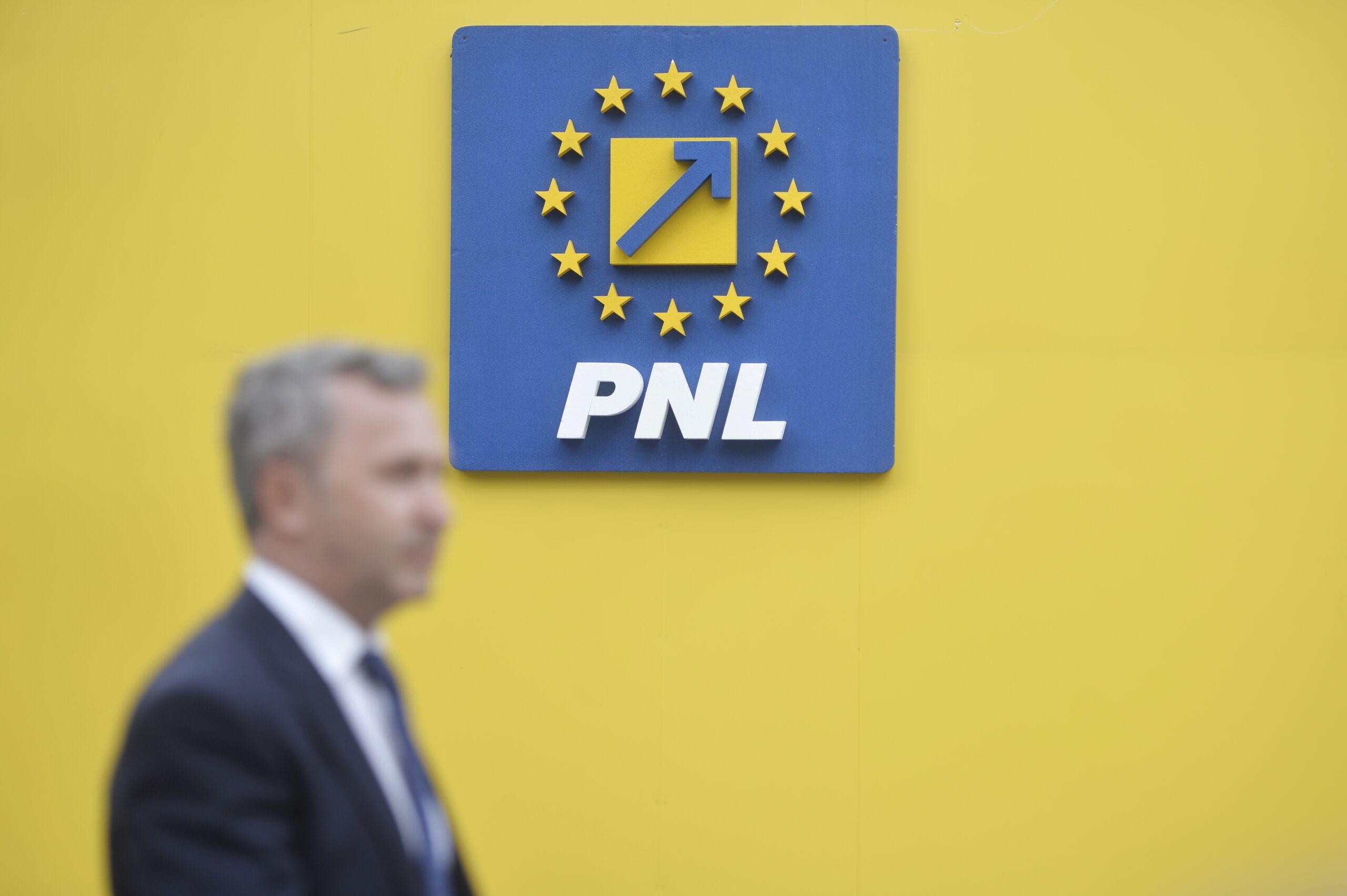 Surse: Contestatarii lui Bolojan au cerut suspendarea în instanță a deciziilor PNL privind votul asupra Guvernului Veștea