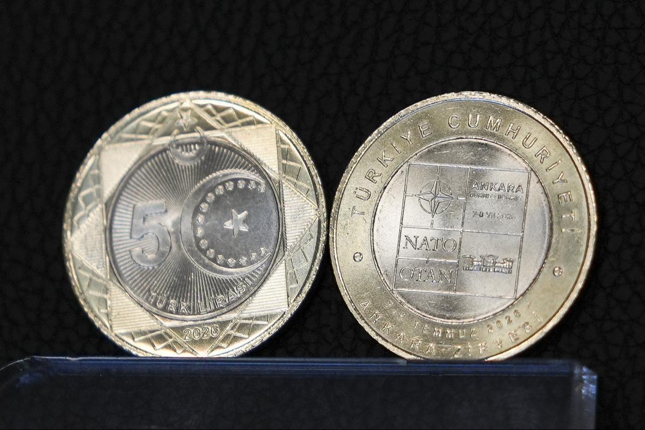 Erdogan lansează „moneda NATO” de 5 lire, special pentru Summitul de la Ankara. 500.000 de monede, puse în circulație