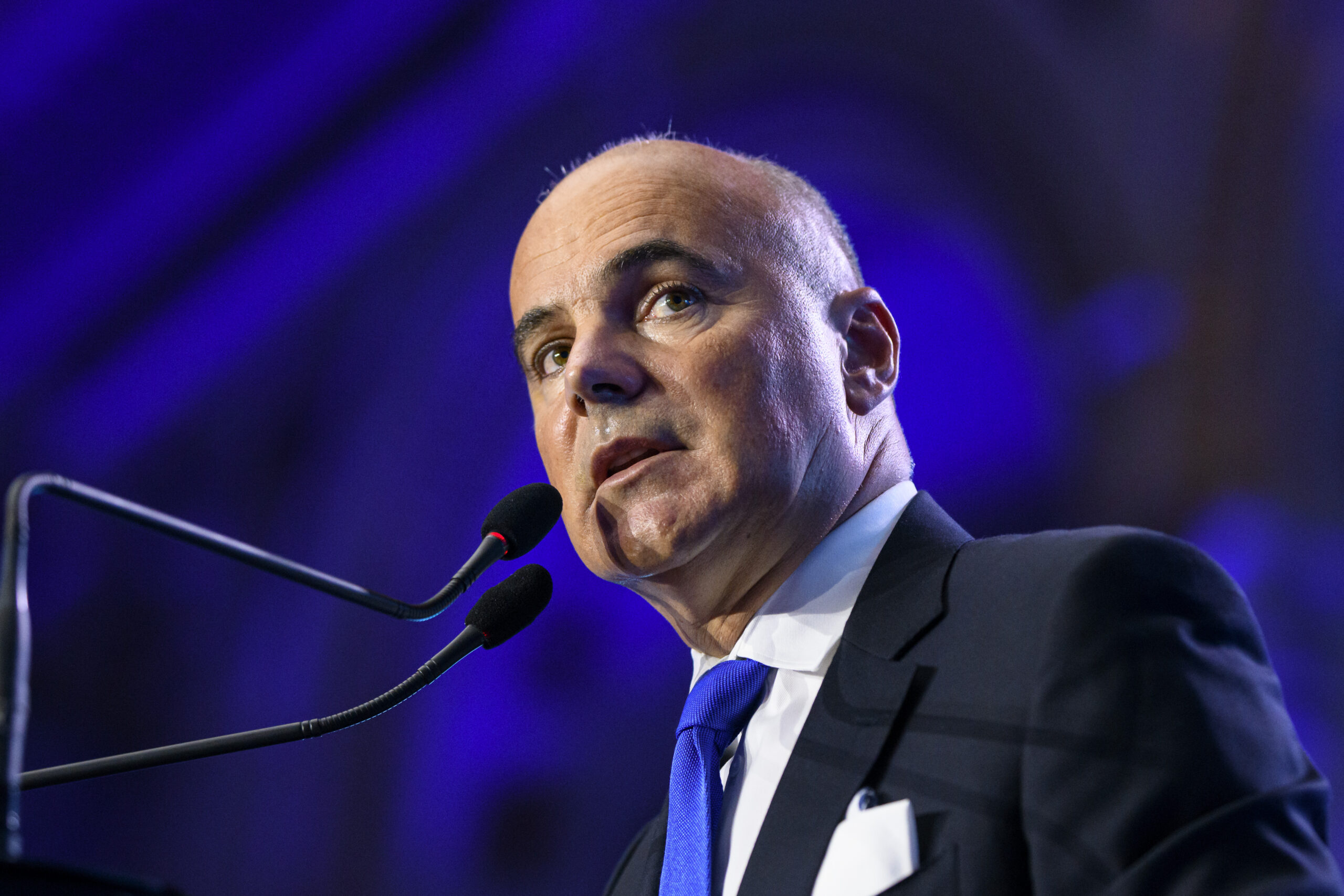 Rareș Bogdan, unul dintre constestatarii lui Bolojan în PNL, înlocuit la șefia delegației României în PPE