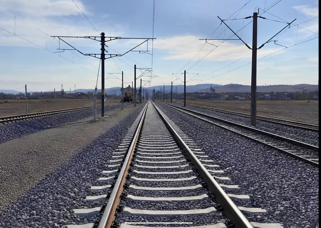 VIDEO | Calea ferată Brașov – Sighișoara: stadiul fizic al lucrărilor de reabilitare a ajuns la 61%