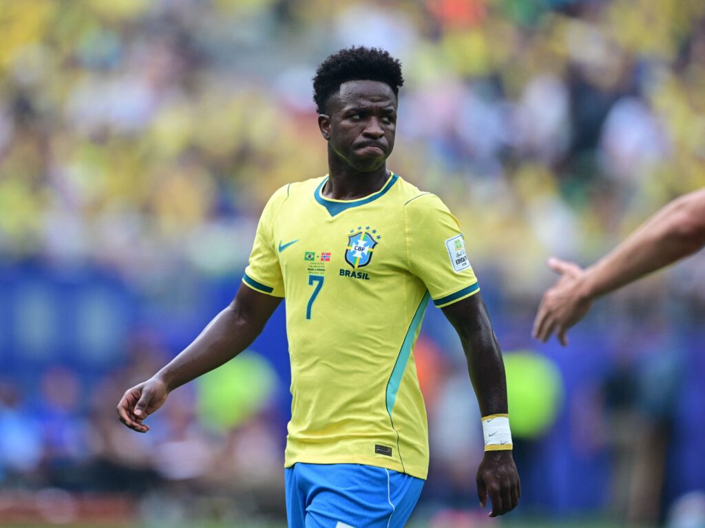 âBineÃ®nÈeles cÄ este Vini!â. Courtois respinge conspiraÈia cÄ Vinicius ar fi fost Ã®nlocuit cu o sosie