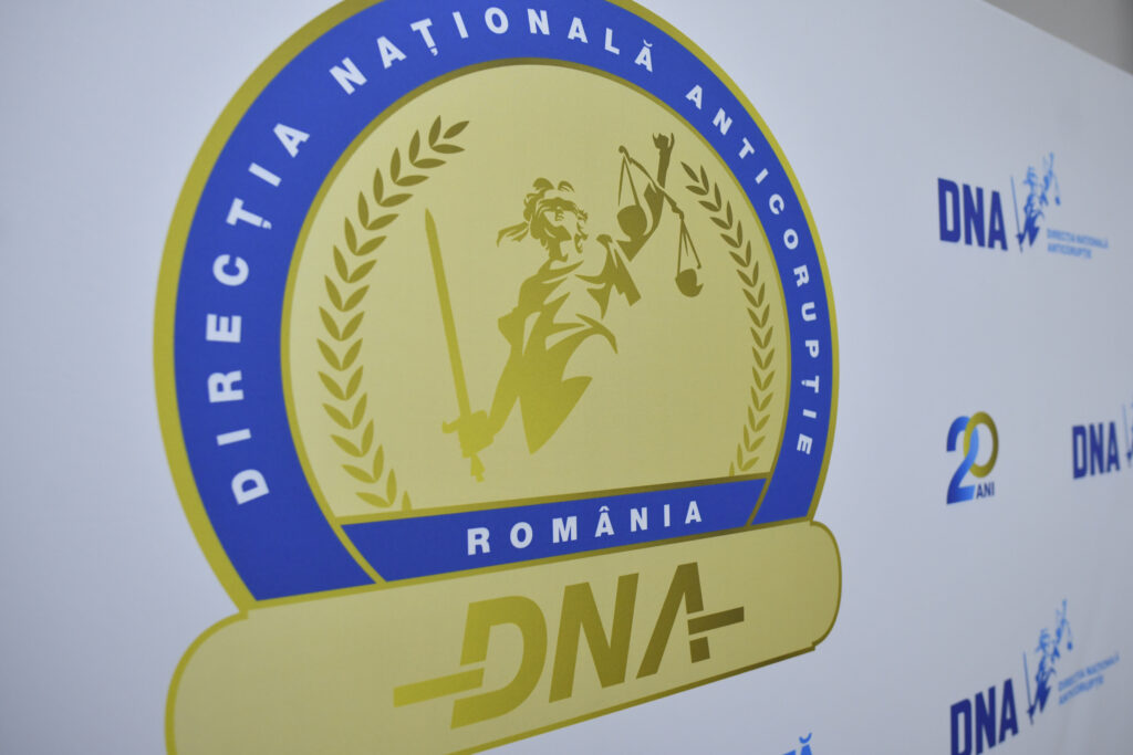 Fostul Èef al serviciului de permise Èi Ã®nmatriculÄri NeamÈ, cercetat Ã®ntr-un dosar de trafic de influenÈÄ Èi luare de mitÄ