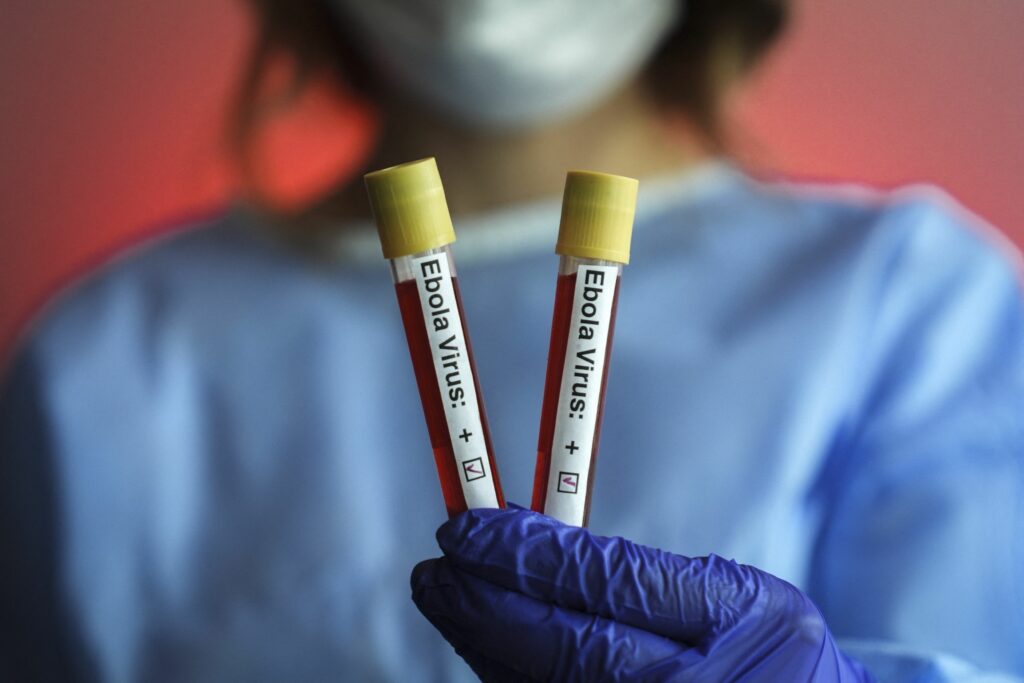 Kenya anunÈÄ al doilea deces provocat de Ebola. Epidemia s-a extins Ã®n patru ÈÄri din Africa