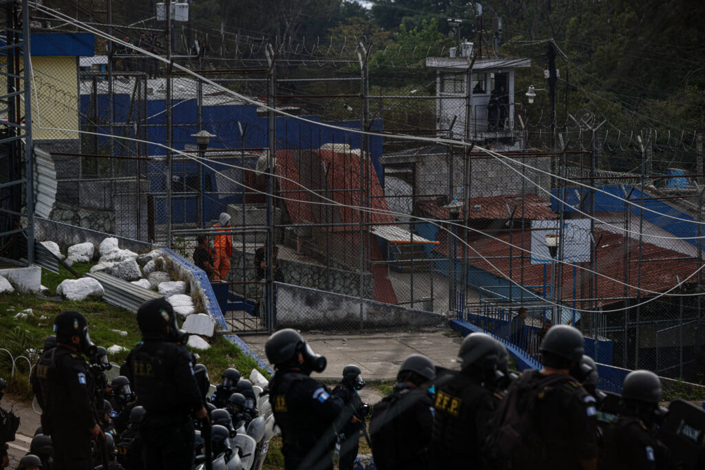Opt deÈinuÈi au fost uciÈi Ã®n timpul revoltelor din Ã®nchisori, Ã®n Ecuador