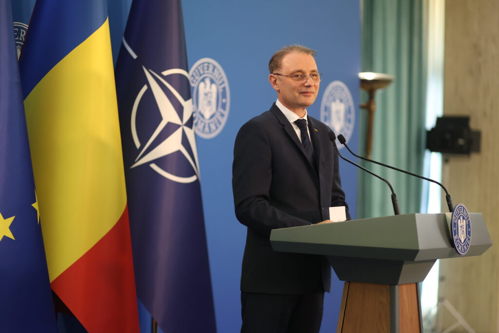 Premierul Luca Niculescu participÄ la prima ÈedinÈÄ CSAT de la preluarea mandatului