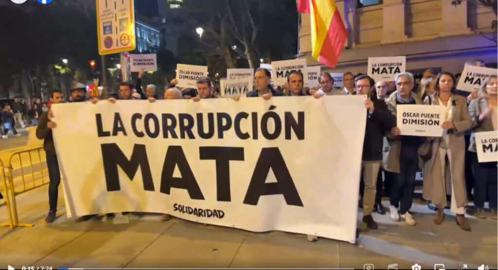 Proteste la Madrid dupÄ tragedia feroviarÄ din Spania | Zeci de rÄniÈi au fost externaÈi din spitale