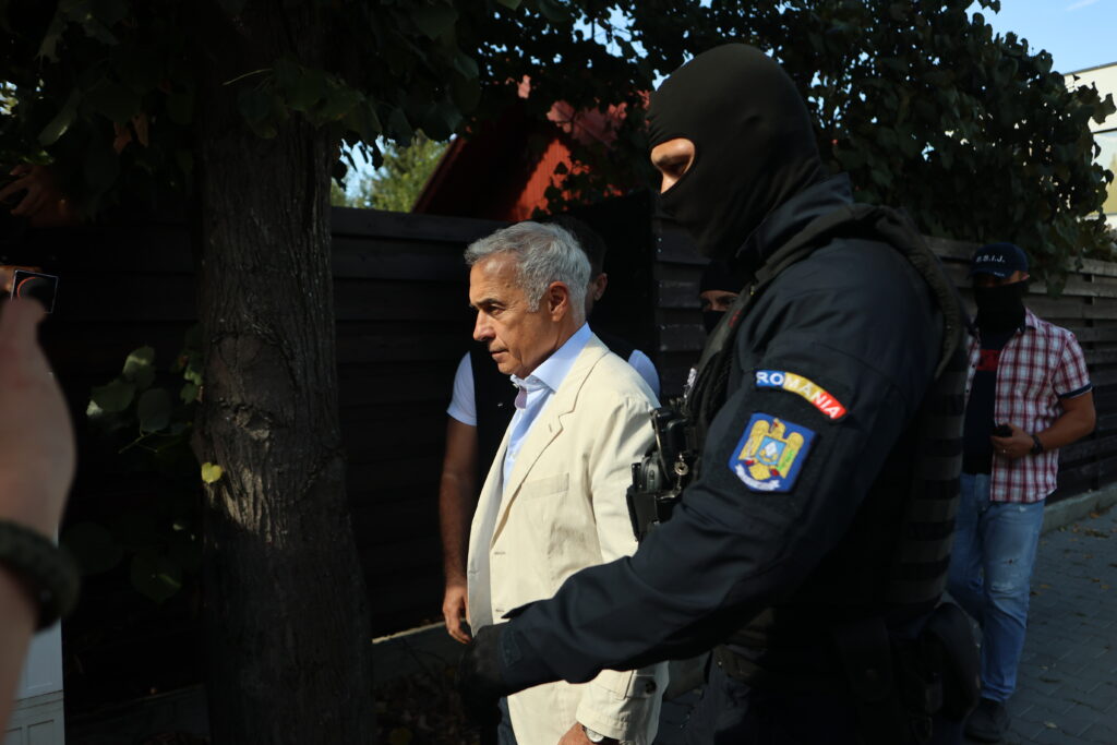 SusÈinÄtorii lui CÄlin Georgescu s-au adunat Ã®n faÈa CurÈii de Apel BucureÈti Èi au blocat circulaÈia pe Splaiul IndependenÈei